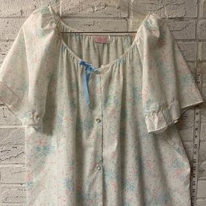 Carriage Court Vintage White Blue Floral Frilly nightgown Large